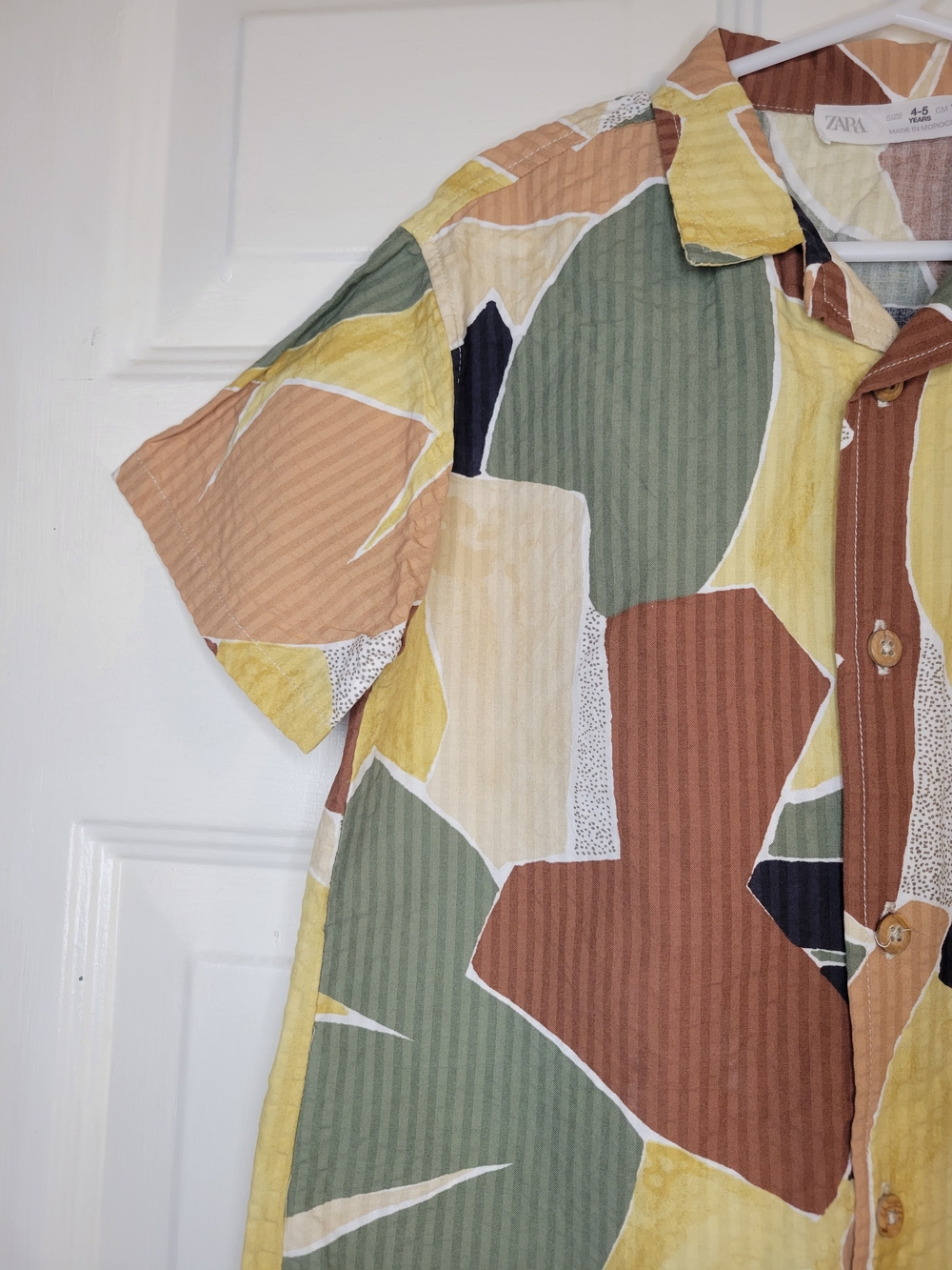 Zara Boys Short Sleeve Abstract Print Button-Up Shirt in Multi-Color - Picture 4 of 6